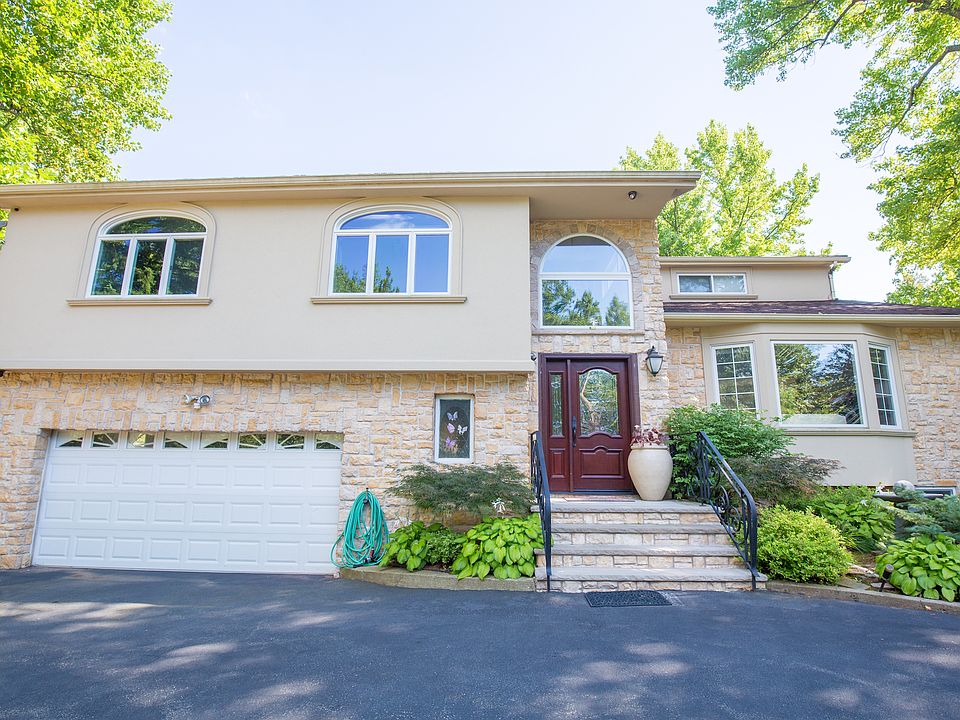Stunning Colonial 4 bedrooms