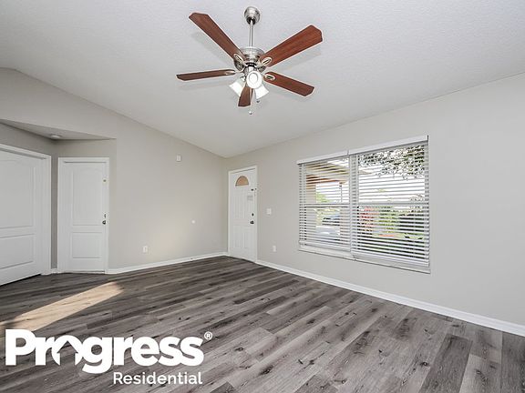 4th image of 608 Camel Ln