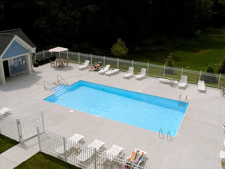 Delafield Woods Apartments — Photo 14