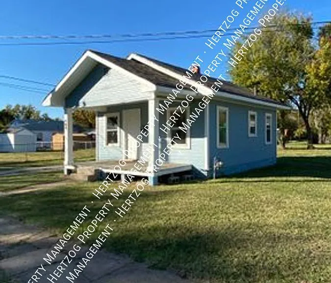 409 W Summit Ave — Photo 1