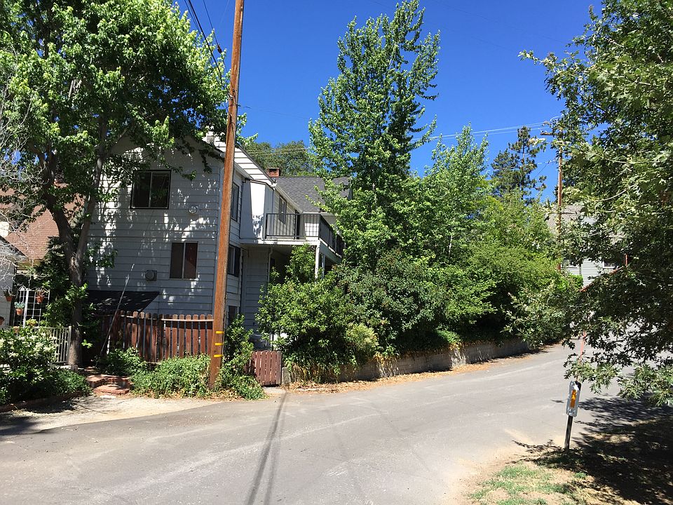 2nd image of 389 Maple
