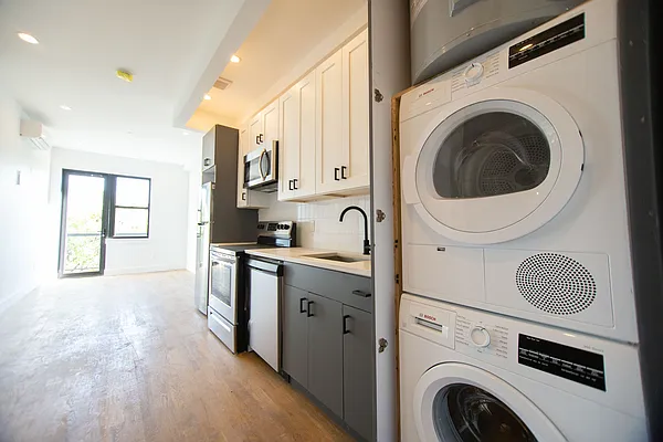 Rented by Venn NY Inc | media 14