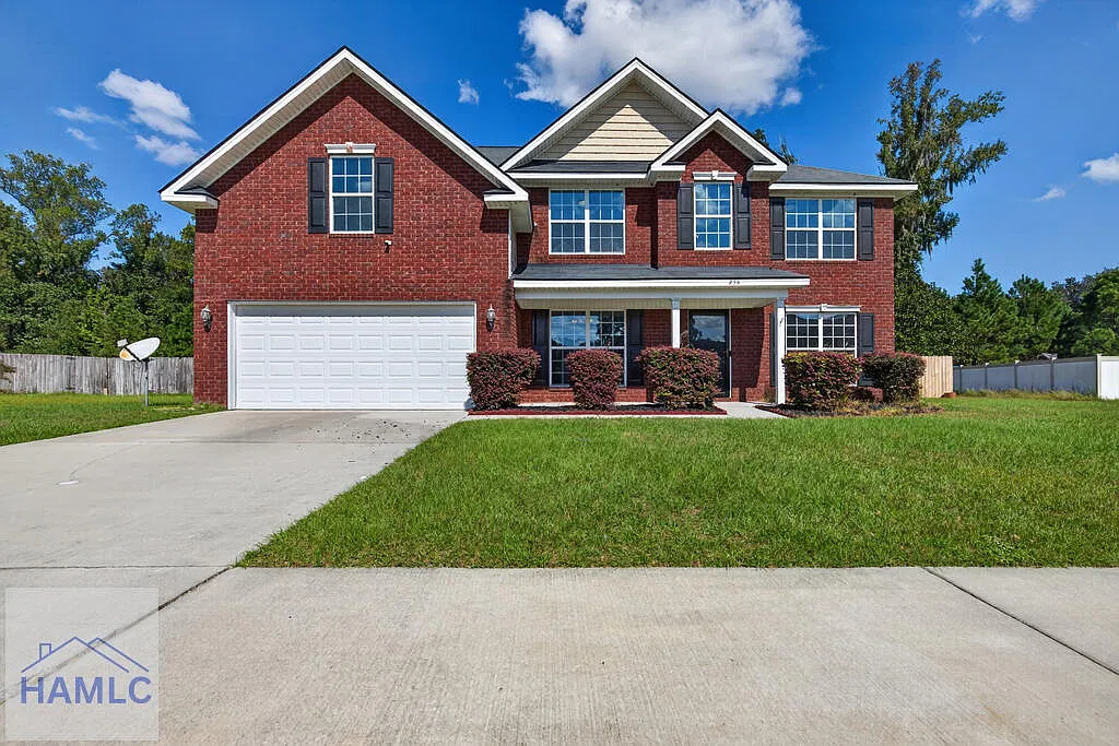 4 bed, 2.5 bath, 2801 sqft, $2,500 — Photo 1