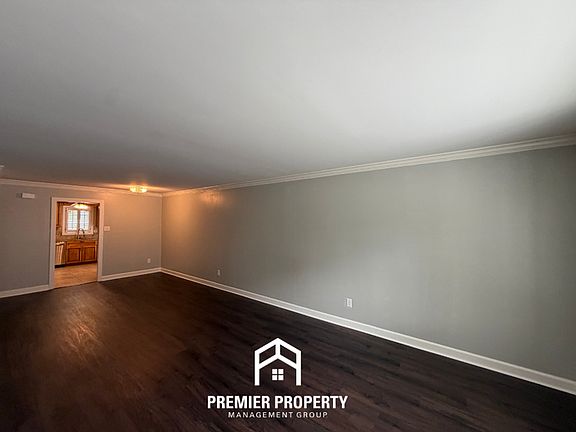 3rd image of 3511 Barwood Cir