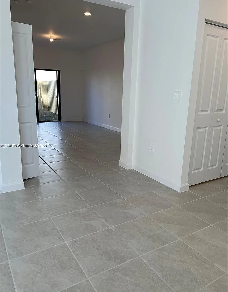 3 bed, 2.5 bath, 1483 sqft, $2,700 — Photo 3