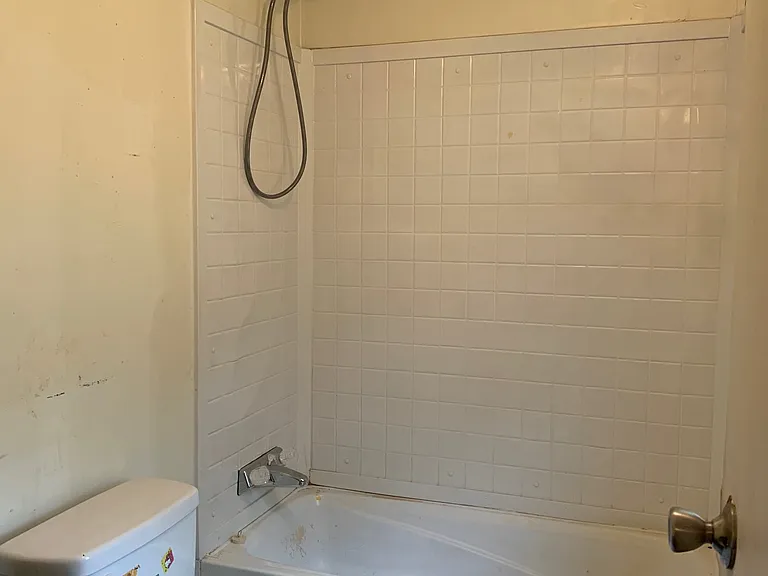 1854 Covington Ln NE — Photo 2