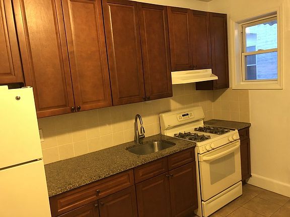 3rd image of 3052 35th St