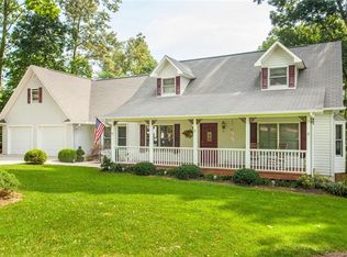 8 Belle Meadow Ln, Hendersonville, NC 28792