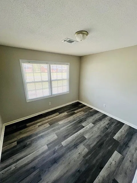 3 bed, 1.5 bath, 1120 sqft, $875 — Photo 3