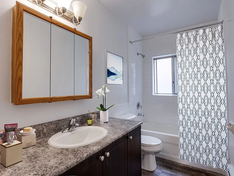 485 Parkside Dr — Photo 9