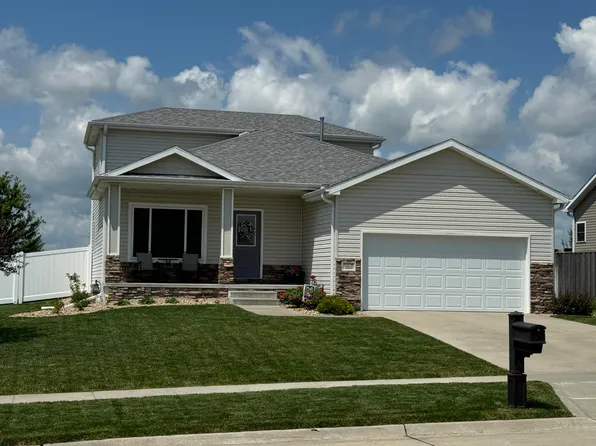 1005 Cyprus Blvd, Hickman, NE 68372