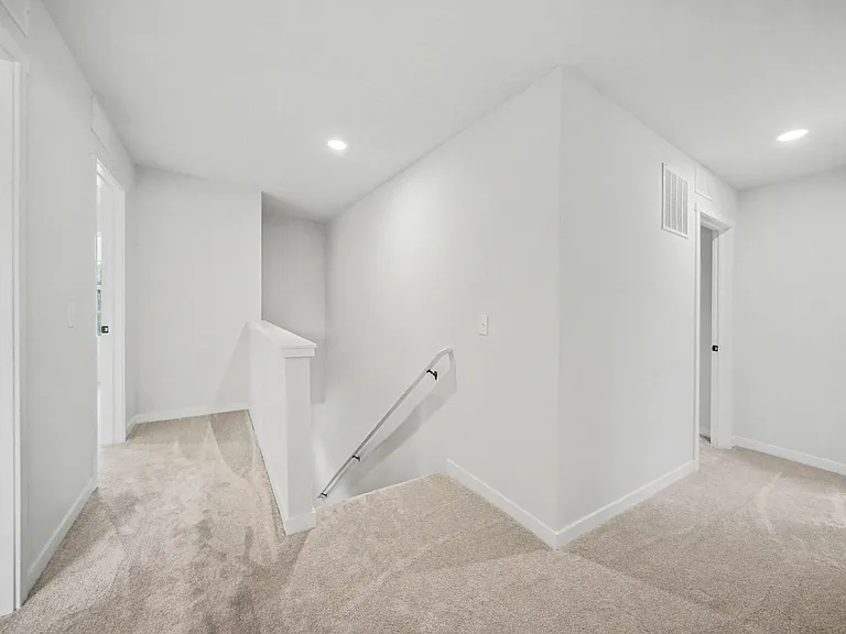 1097 Vertex Cir — Photo 17