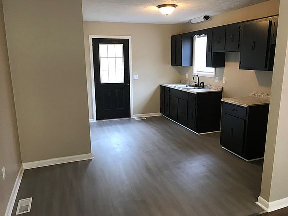 4th image of 250 Anderson Ln