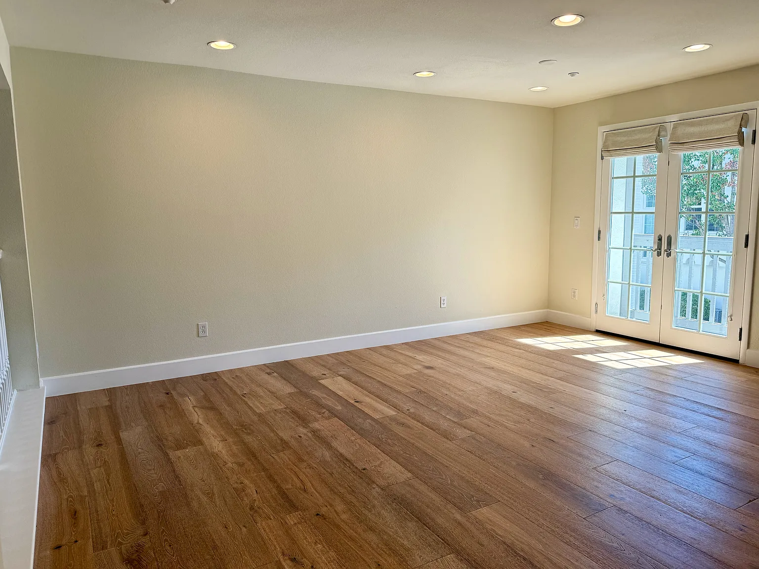 2 bed, 2.5 bath, 1375 sqft, $4,250 — Photo 3