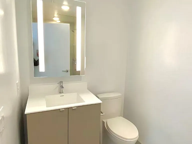 500 Dupont St #618 — Photo 8