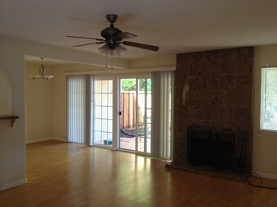 2nd image of 1496 Merry Ln