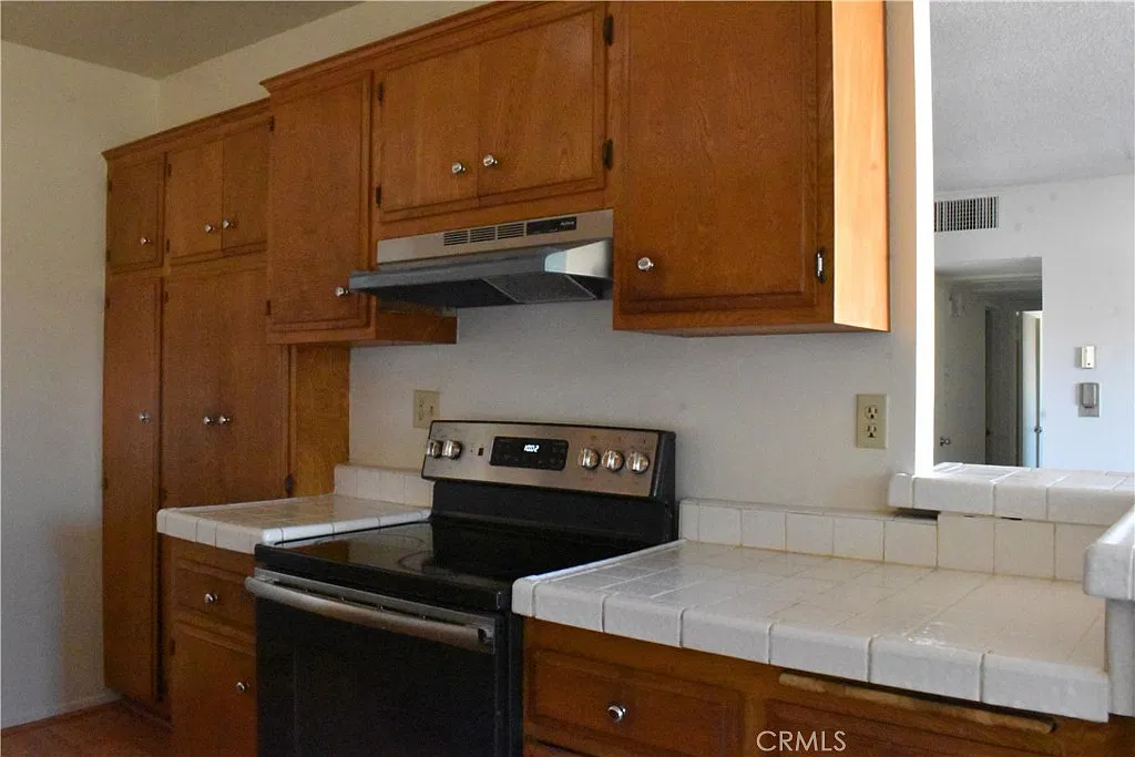 2 bed, 905 sqft, $2,600 — Photo 4