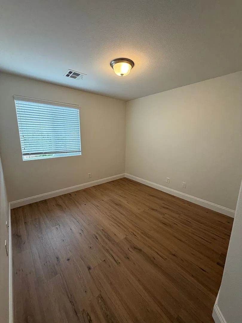 10540 Groton Ave - 4 Bdrm & 3 Bath W/Loft - Ready For Move In — Photo 2
