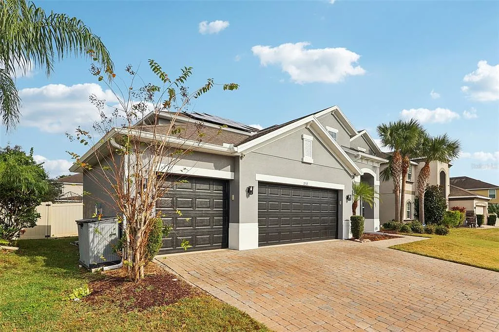 4 bed, 3.5 bath, 3807 sqft, $4,250 — Photo 2