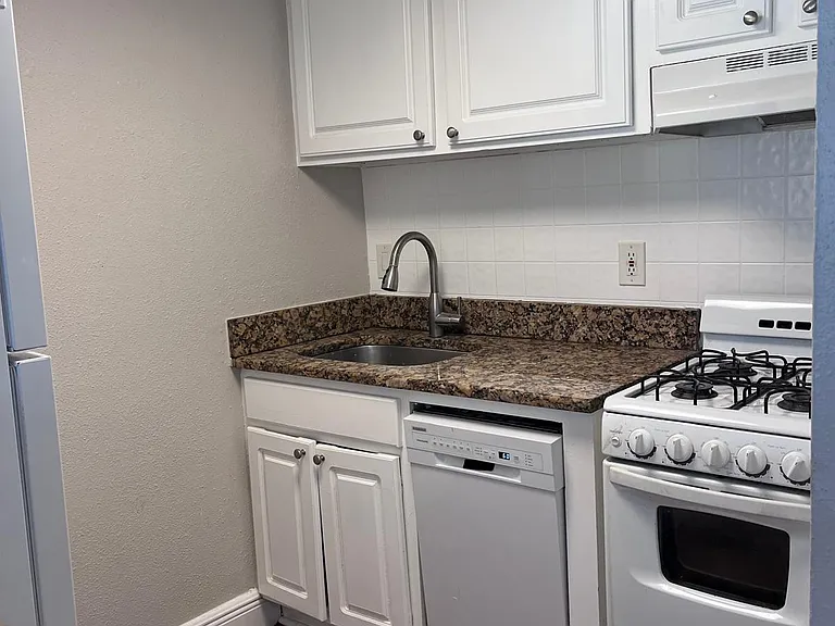 133 Oyster Bay Cir #130 — Photo 7