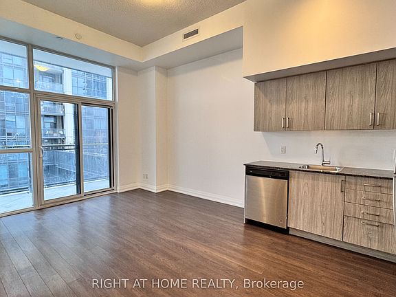 5th image of 20 Meadowglen Pl #824