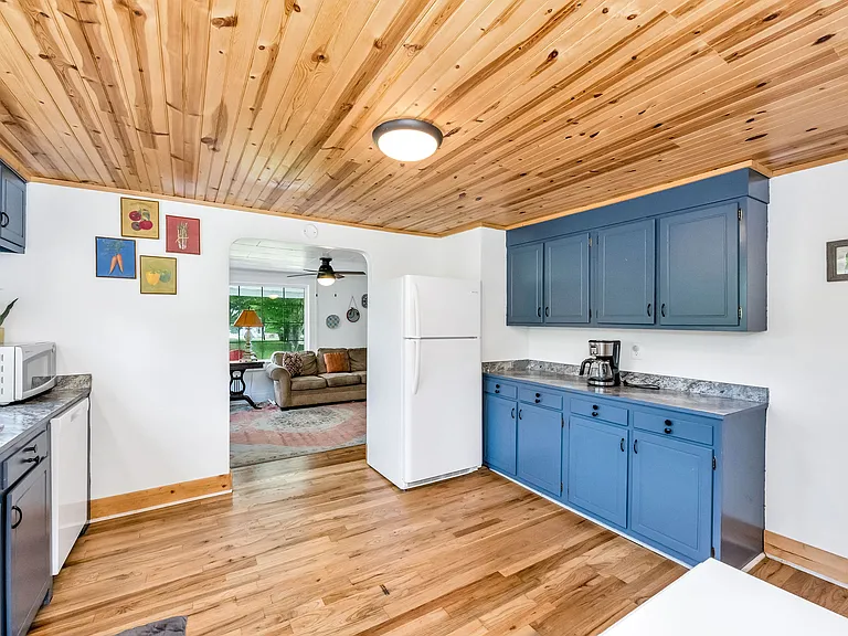609 W Main St — Photo 15
