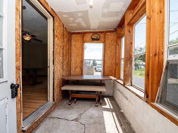 5th image of 307 Midland St