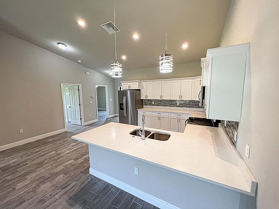 3rd image of 660 Chavers St