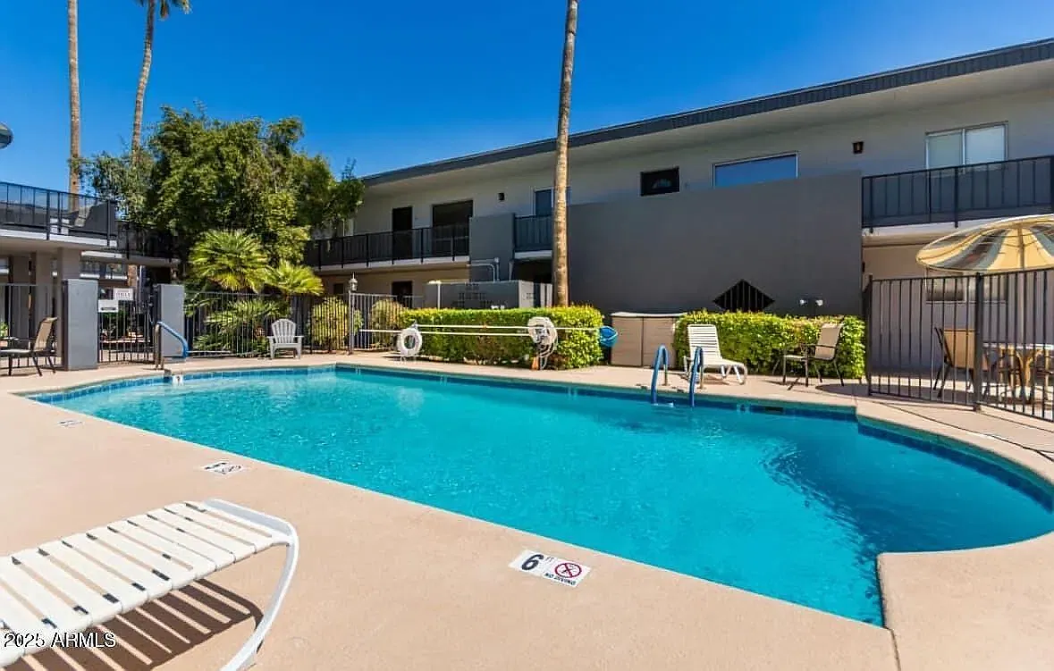 1 bed, 733 sqft, $1,200 — Photo 1