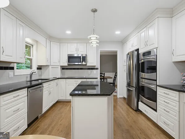 2210 Smoke Stone Cir, Marietta, GA 30062