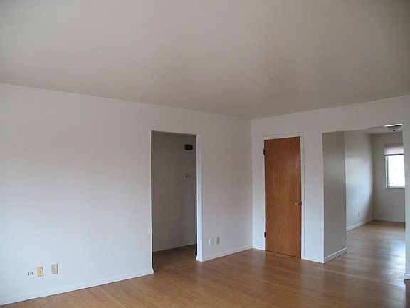 2nd image of 1116 W Moss Ave APT 10B