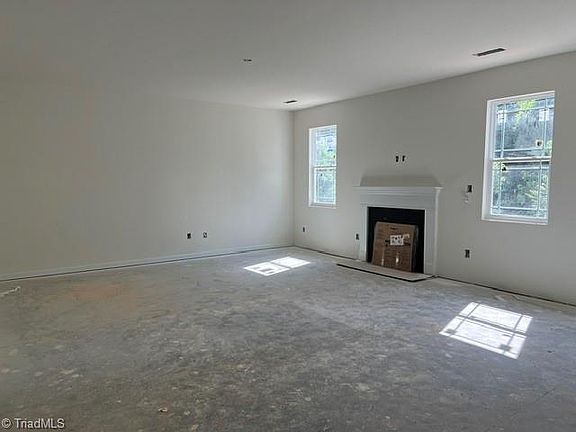 3rd image of 127 Scenic View Trl