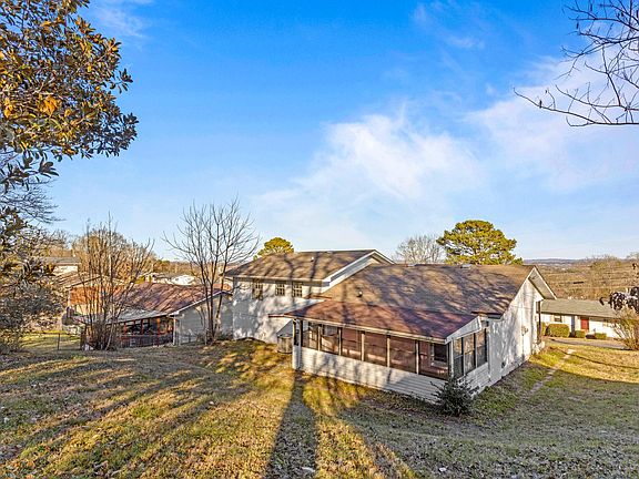 3rd image of 1717 E Rebel Rd