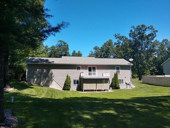 4th image of 555 W Bellevue St