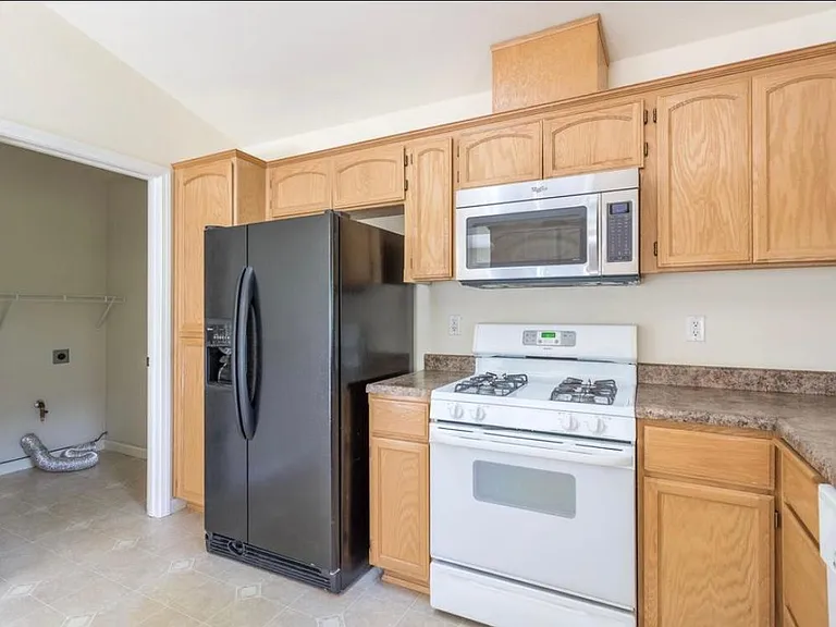 3993 Cambria Dr — Photo 13