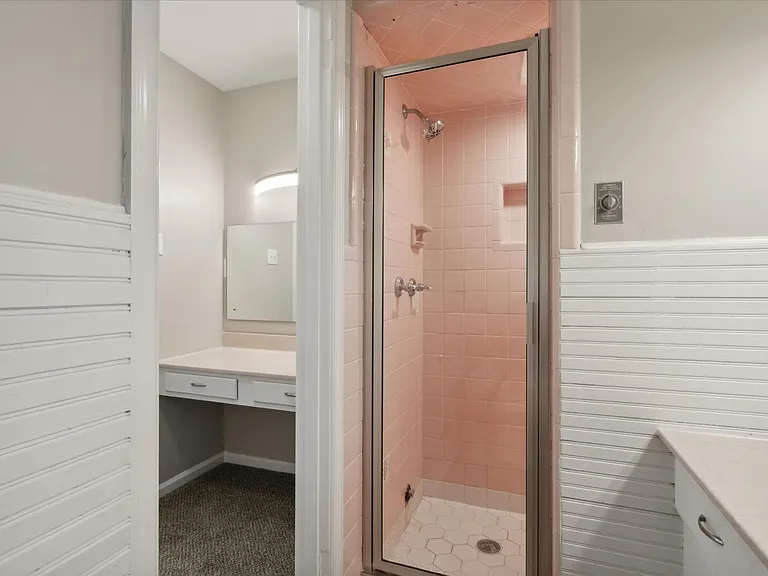 112 Leslie Dr — Photo 40