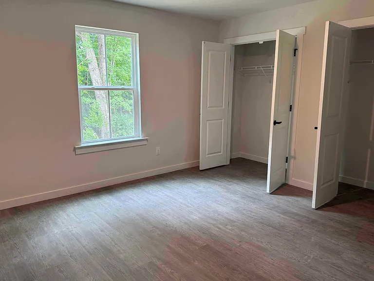 1050 5th St NE — Photo 8