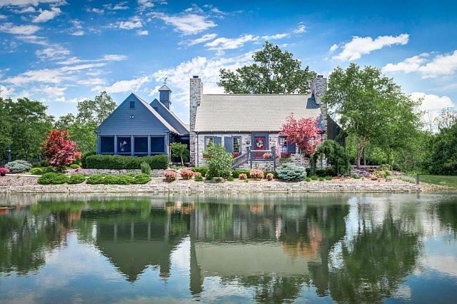 1st image of 22760 Pelomar Ln