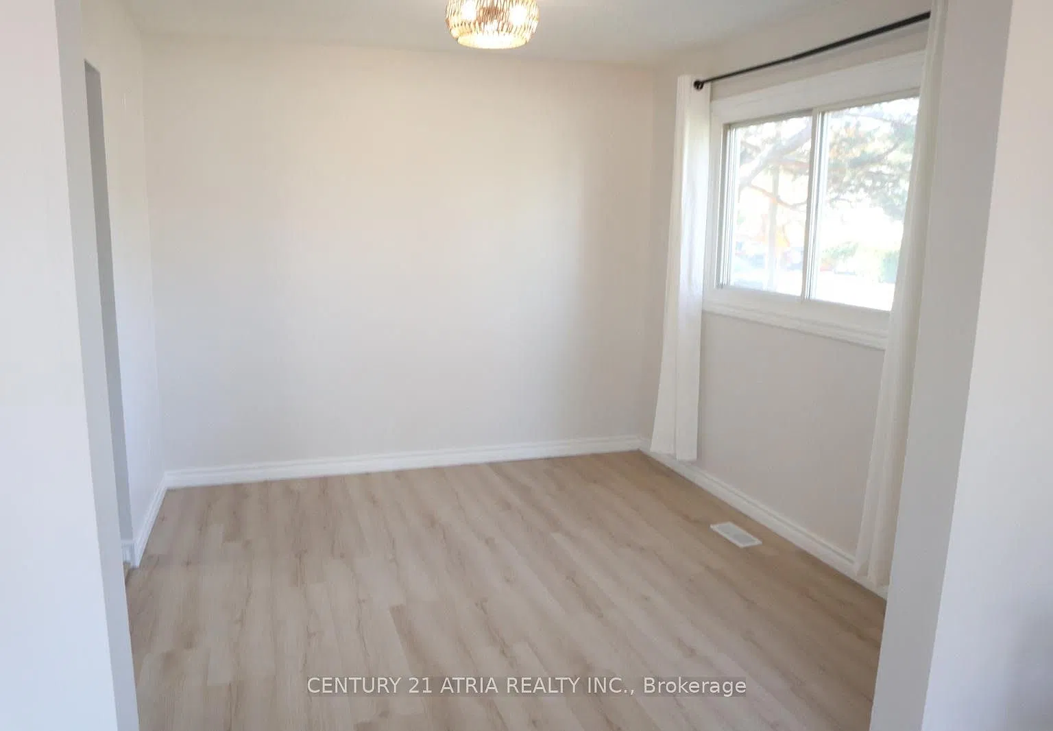 4 bed, $2,250 — Photo 3