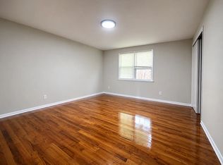 64 Chamberlain St #1, New Haven, CT 06513