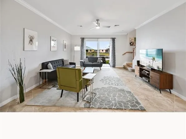 2672 Blossom Way, Naples, FL 34120