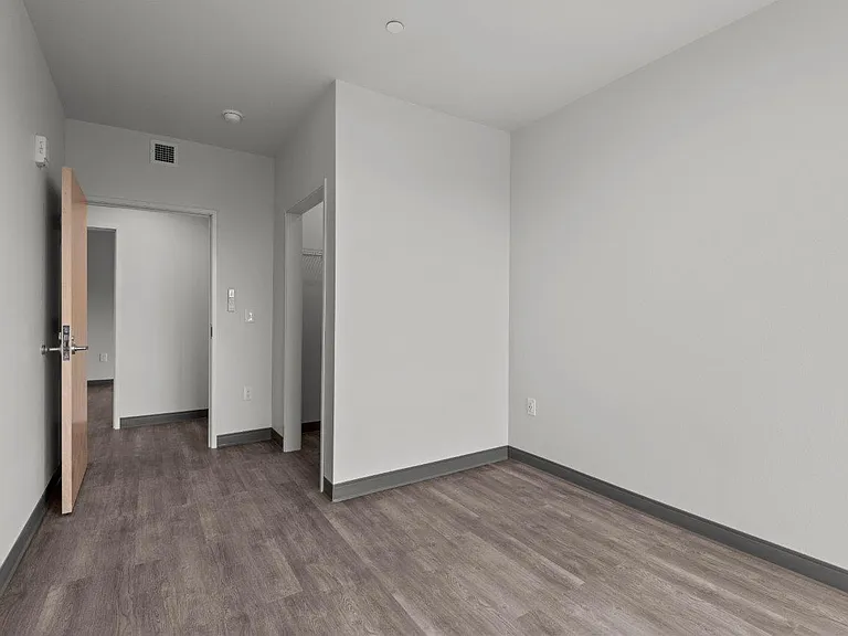 Ironside Apartments — Photo 15