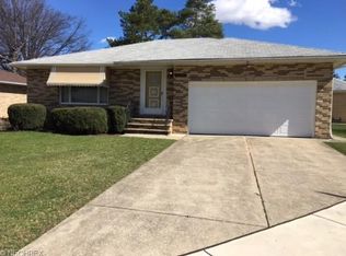 10244 Harmony Ln, Brooklyn, OH
