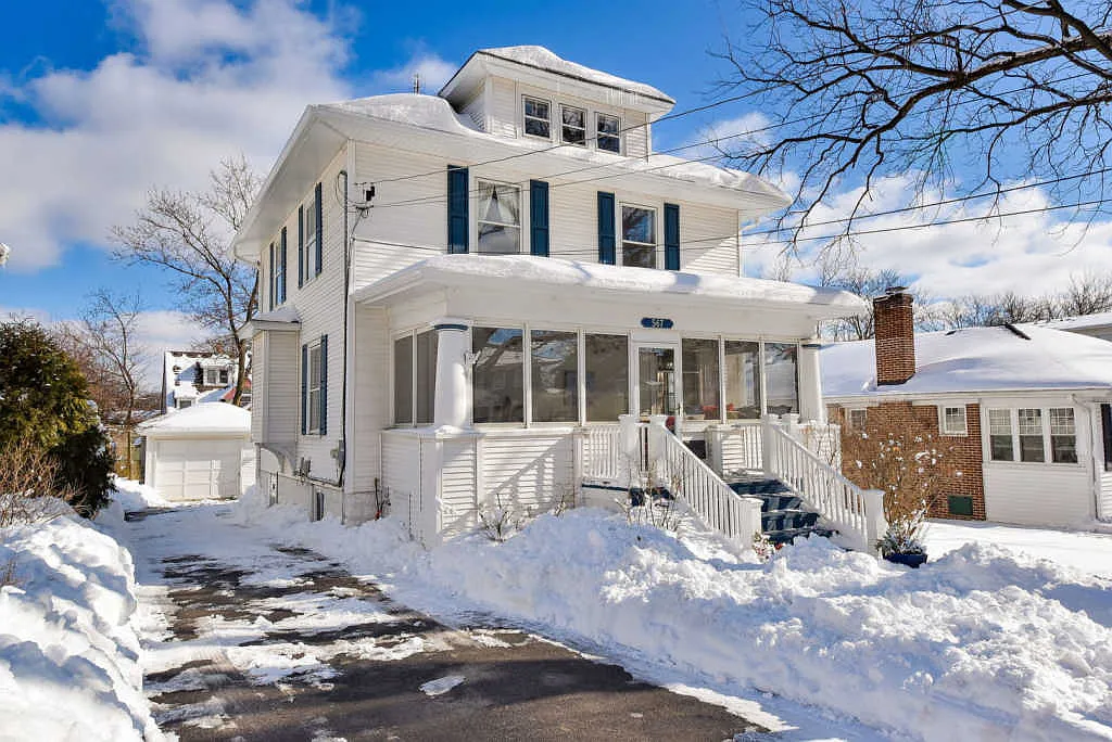 567 Forest Ave photo 1