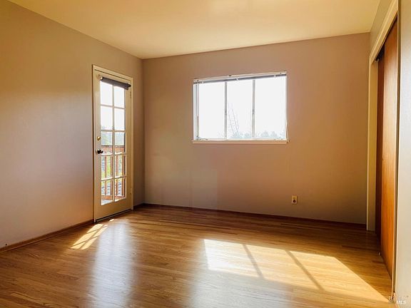 4th image of 28 Bernard Street