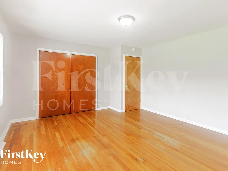 5750 Wallingwood Dr — Photo 9