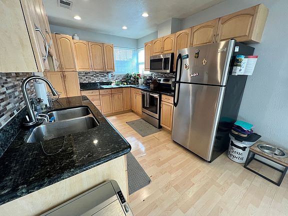 3rd image of 2809 Shasta Dr