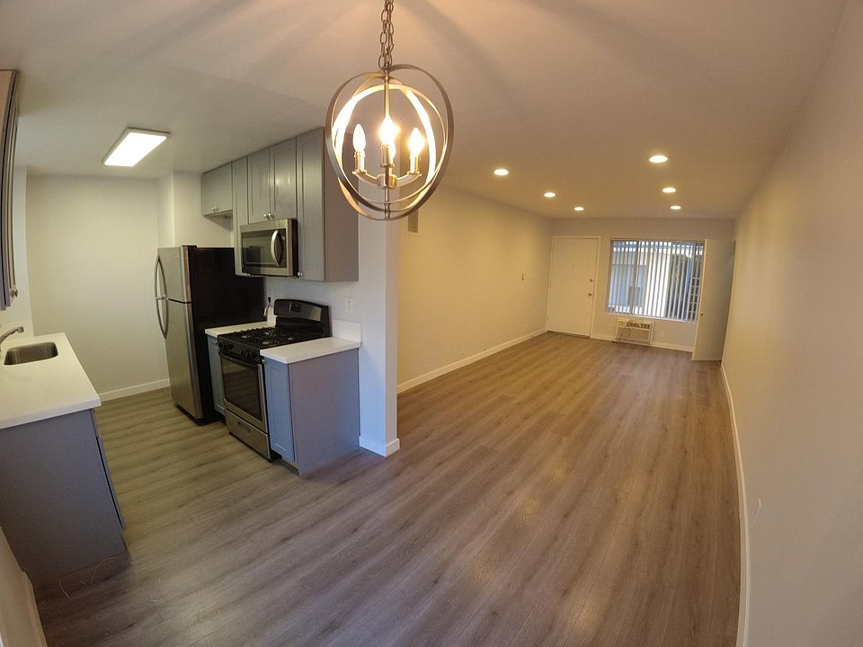 1st image of 750 N Hayworth Ave #17A