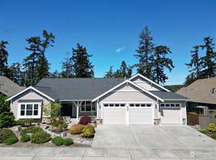 2920 SW Fairway Point Dr, Oak Harbor, WA 98277