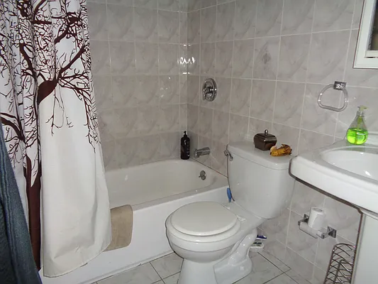 Rented by Zikos Realty Services | media 10